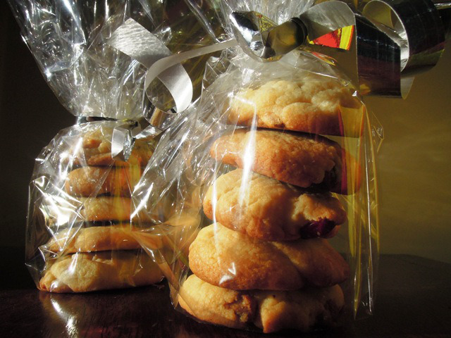 white-choc-cardamom-cranberry-cookies-web